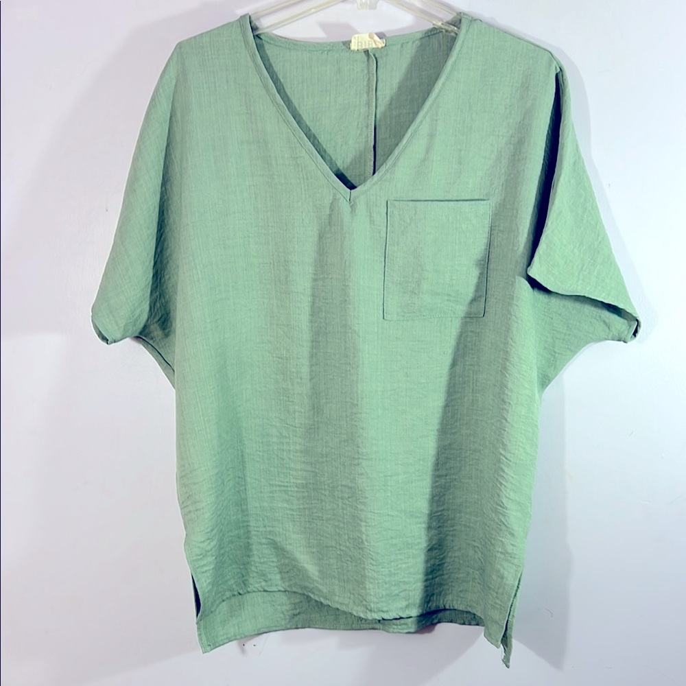 Pale Minty Green V-Neck Top, Bibi, small/medium, oversized